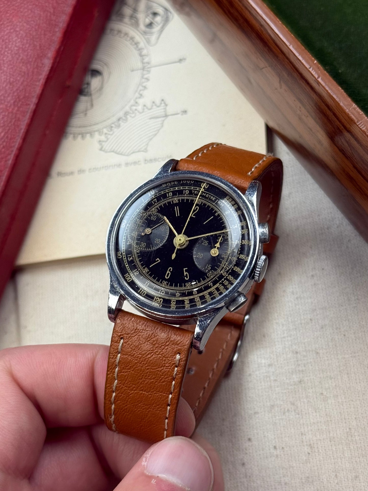 Anonyme 30s Chronographe Gilt Dial poussoirs olives