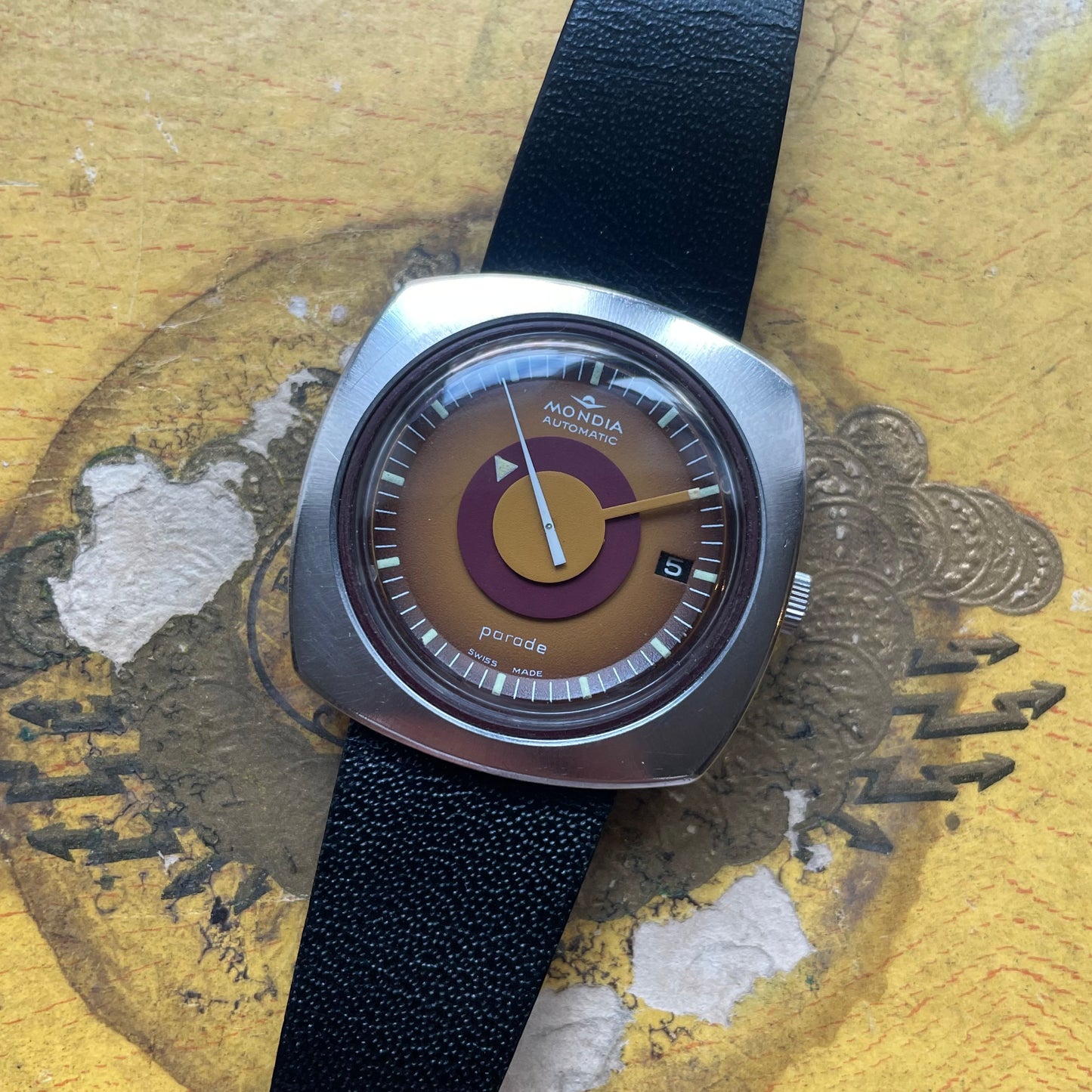 Mondia Parade “mistery dial”