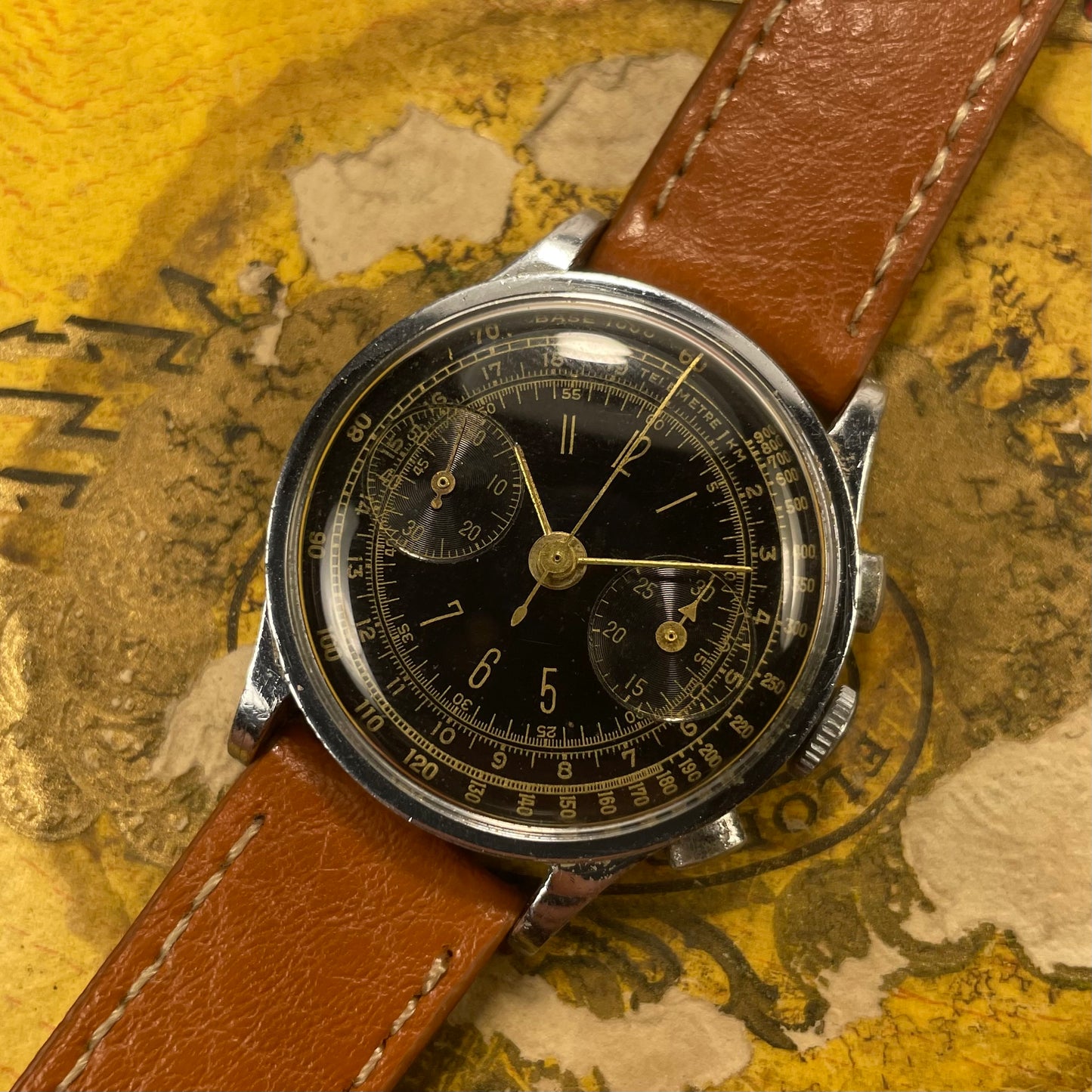 Anonyme 30s Chronographe Gilt Dial poussoirs olives