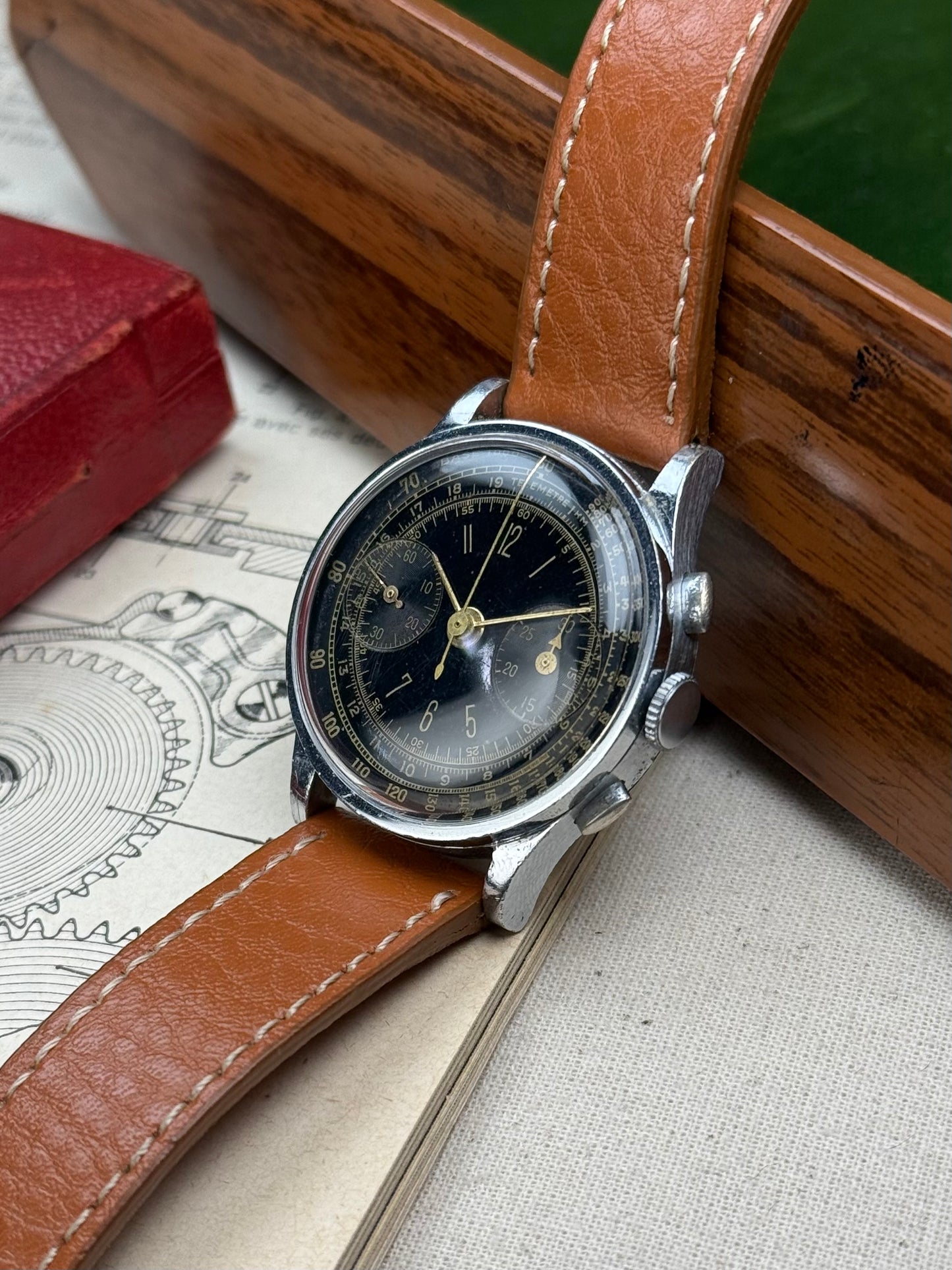 Anonyme 30s Chronographe Gilt Dial poussoirs olives