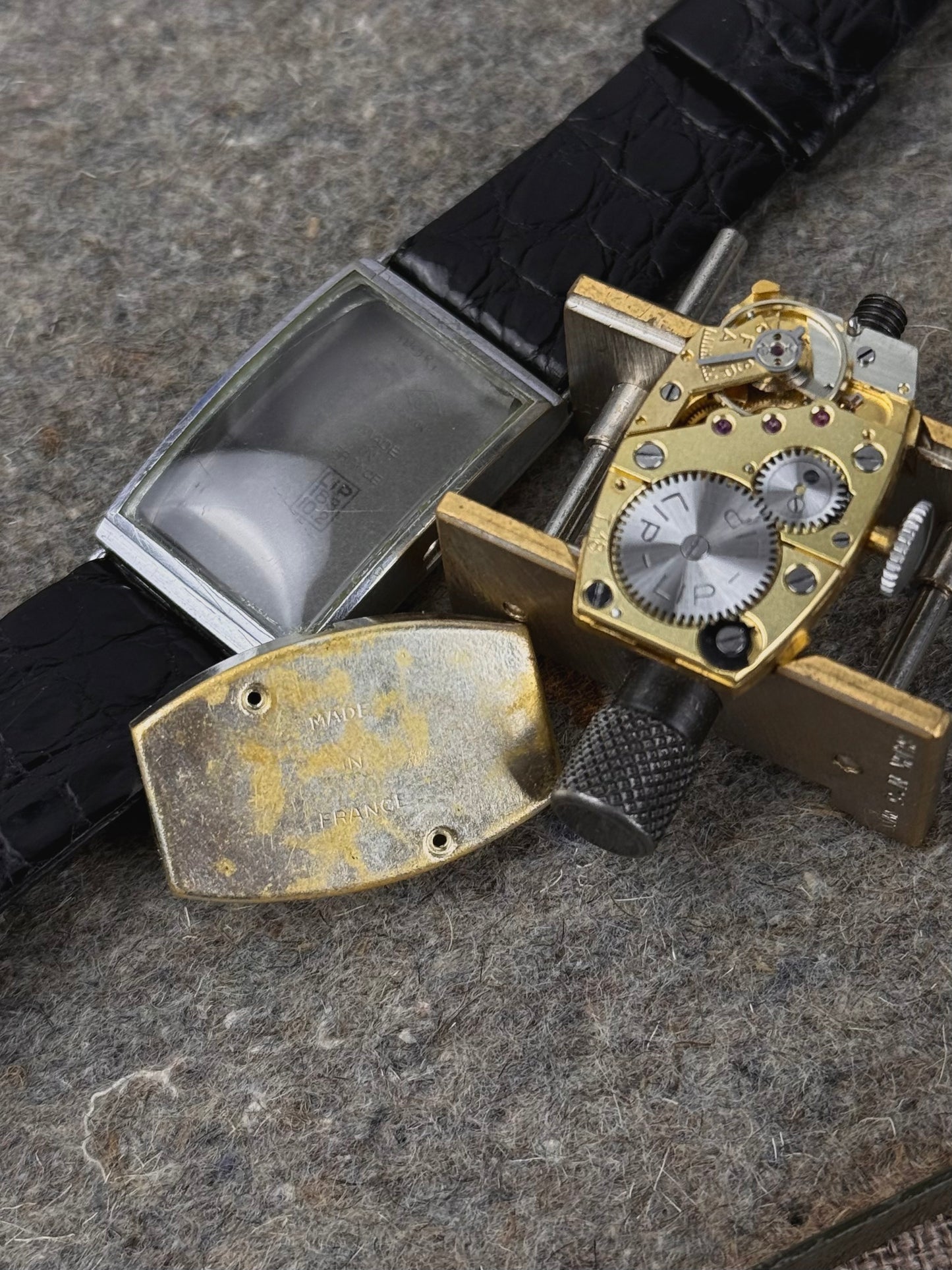 Lip T18 Tuxedo dial