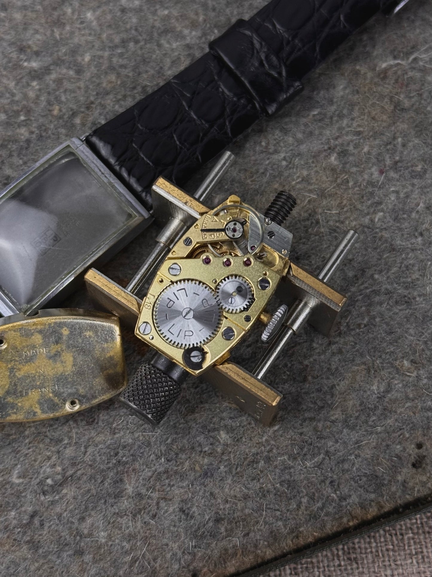 Lip T18 Tuxedo dial