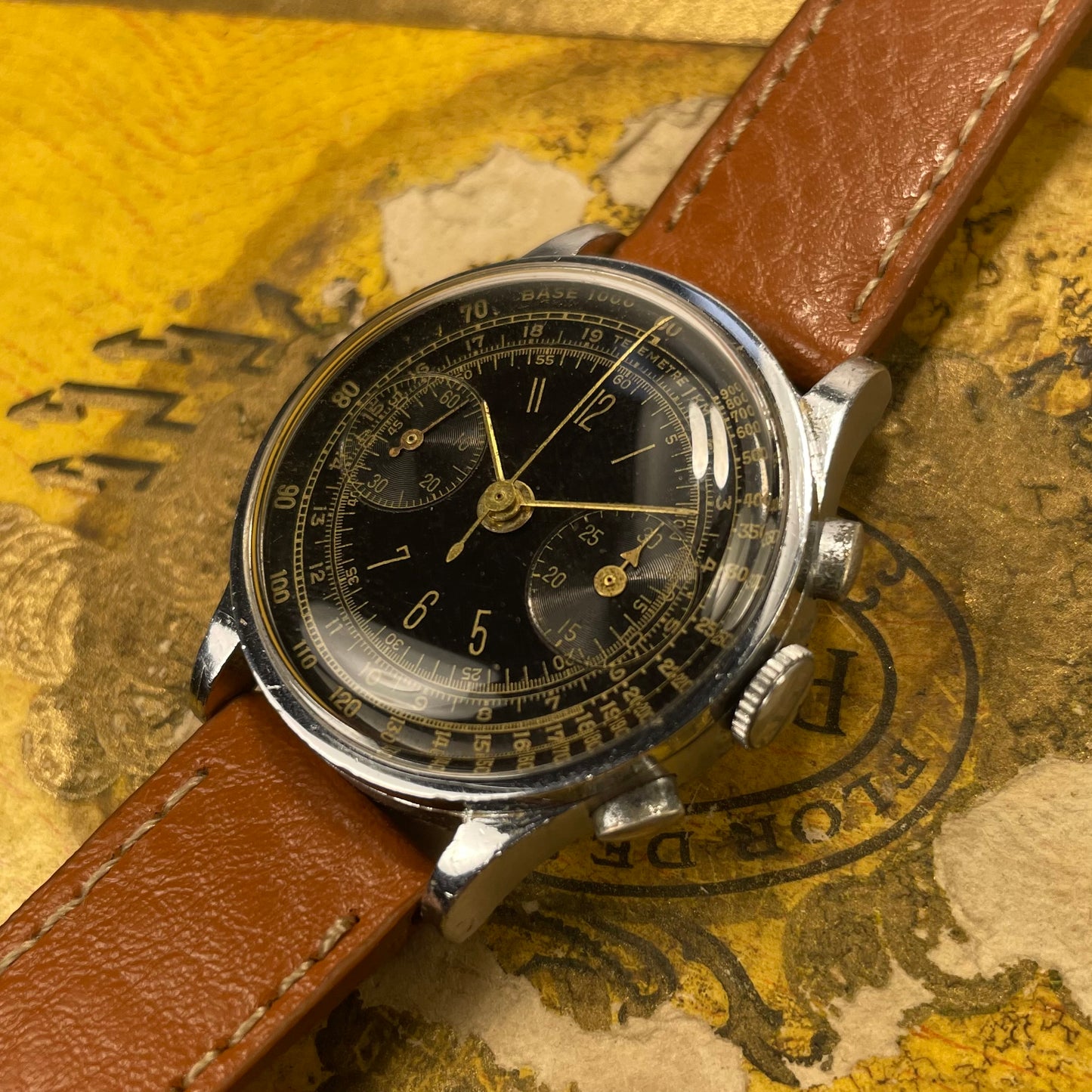 Anonyme 30s Chronographe Gilt Dial poussoirs olives