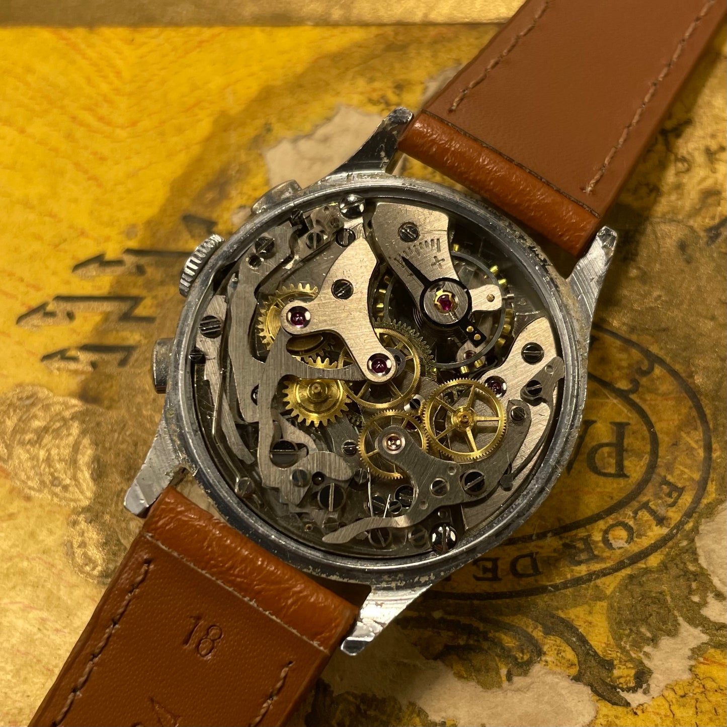 Anonyme 30s Chronographe Gilt Dial poussoirs olives