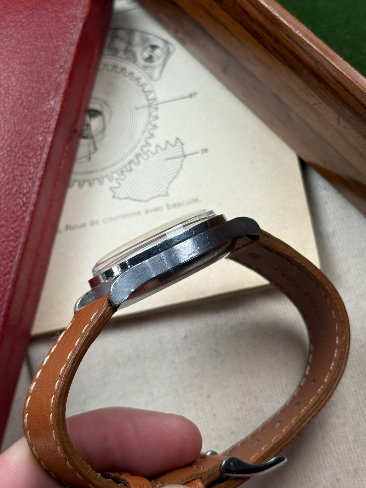 Anonyme 30s Chronographe Gilt Dial poussoirs olives