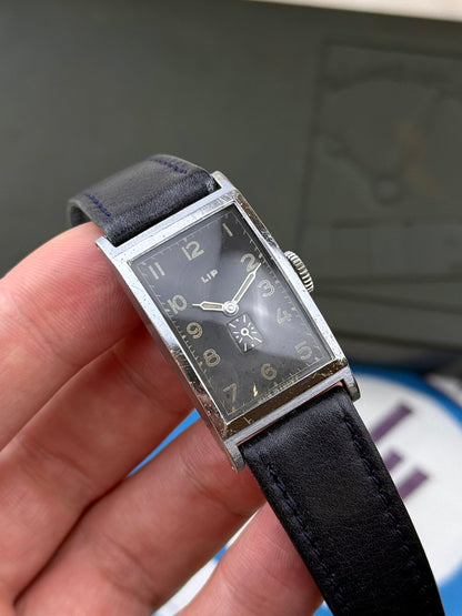 Lip T18 black dial