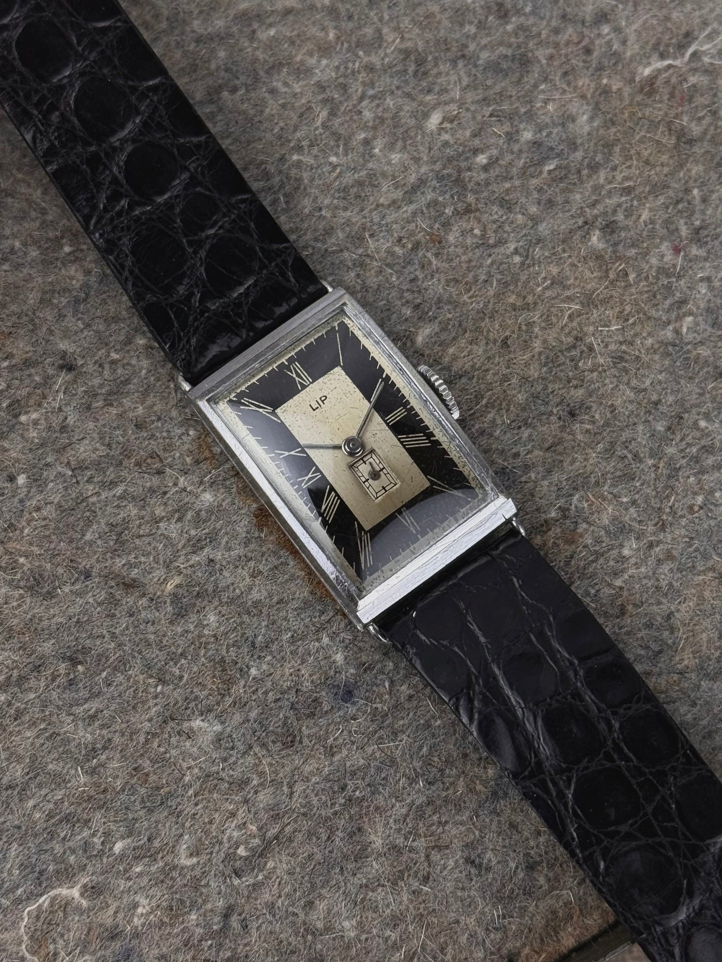 Lip T18 Tuxedo dial