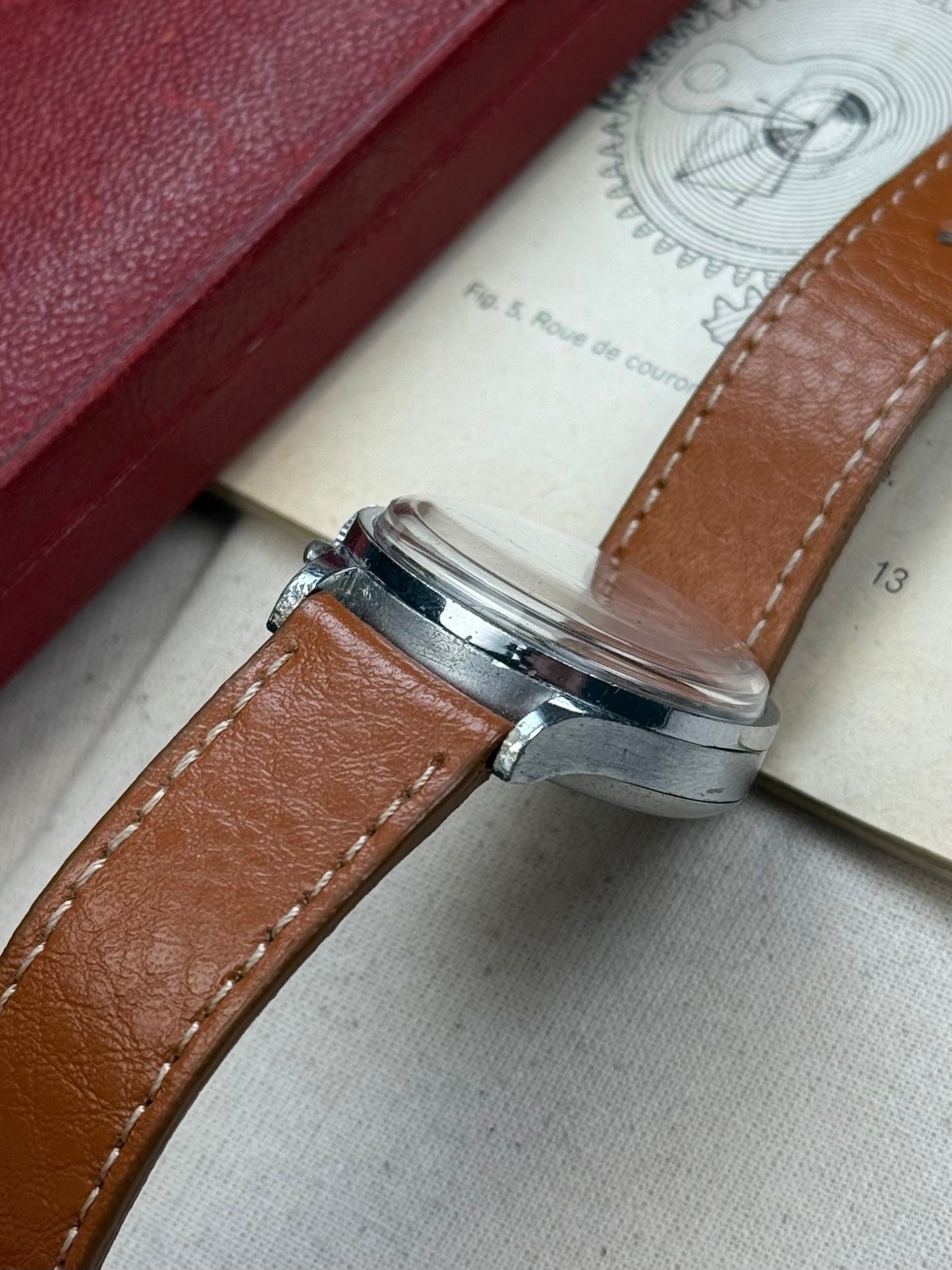 Anonyme 30s Chronographe Gilt Dial poussoirs olives