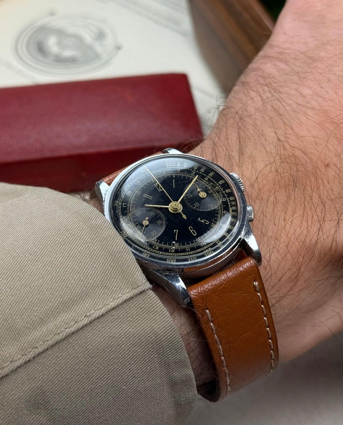 Anonyme 30s Chronographe Gilt Dial poussoirs olives