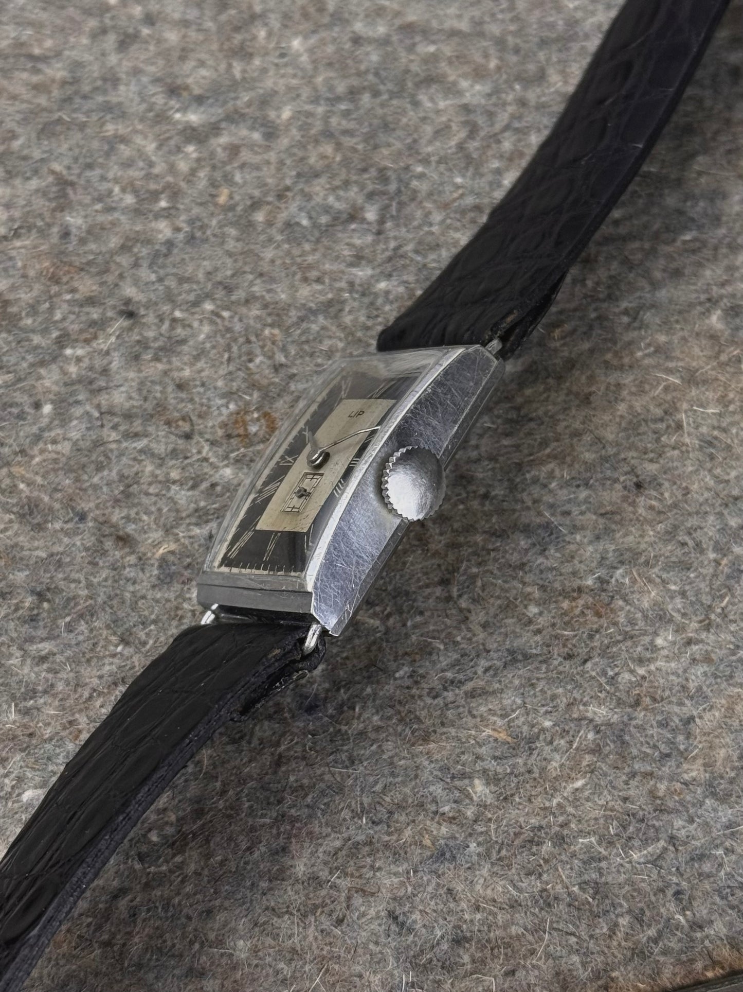Lip T18 Tuxedo dial