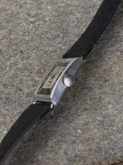Lip T18 Tuxedo dial