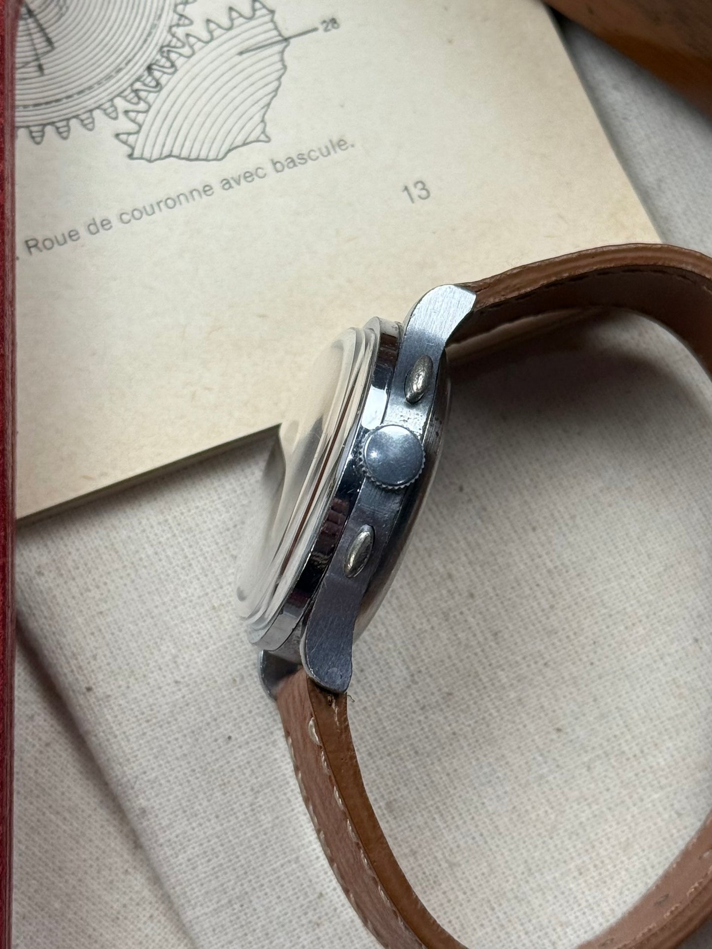 Anonyme 30s Chronographe Gilt Dial poussoirs olives